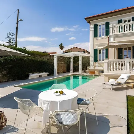 Modern Fontana In San Remo